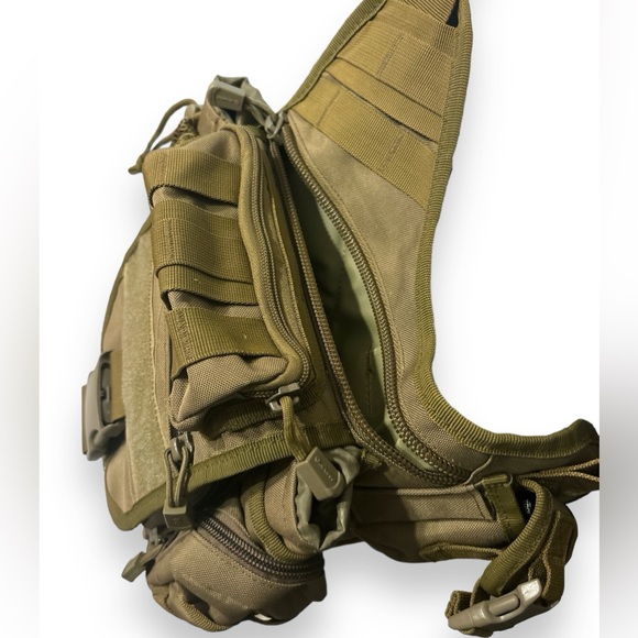 D5-COLUMN Army Messenger MOLLE Camera Bag - Picture 8 of 10